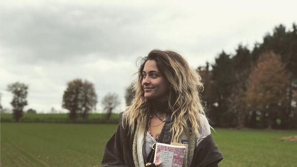 Paris Jackson la joue hippie incognito dans les rues de... Rennes ! ☮️?