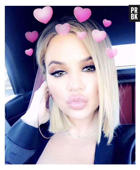 Khloe Kardashian dévoile son baby bump pour Noël !