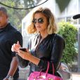 Khloe Kardashian dévoile son baby bump pour Noël !