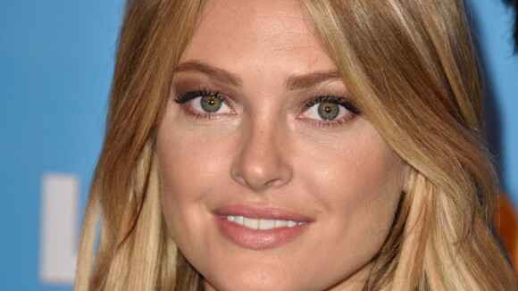 Caroline Receveur enceinte ? Elle réagit à la folle rumeur