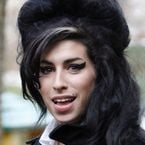 Amy Winehouse : son père avoue qu'il voit son fantôme