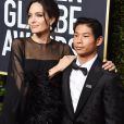 Angelina Jolie et son fils sur le tapis rouge des Golden Globes 2018 le 7 janvier à Los Angeles