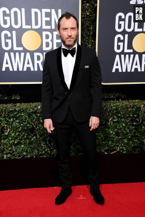 Jude Law sur le tapis rouge des Golden Globes 2018 le 7 janvier à Los Angeles