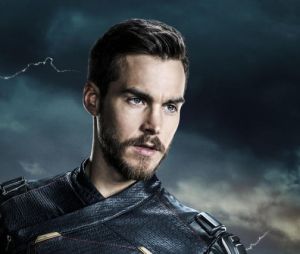 Supergirl saison 3 : Mon-El en costume