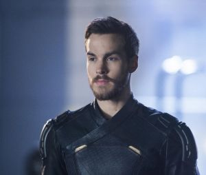 Supergirl saison 3 : Mon-El (Chris Wood) sur une photo de l'épisode 10