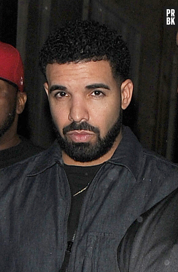 Drake offre 50 000 dollars à une étudiante et paie les courses d'un supermarché