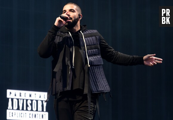 Drake offre 50 000 dollars à une étudiante et paie les courses d'un supermarché