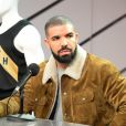 Drake offre 50 000 dollars à une étudiante et paie les courses d'un supermarché