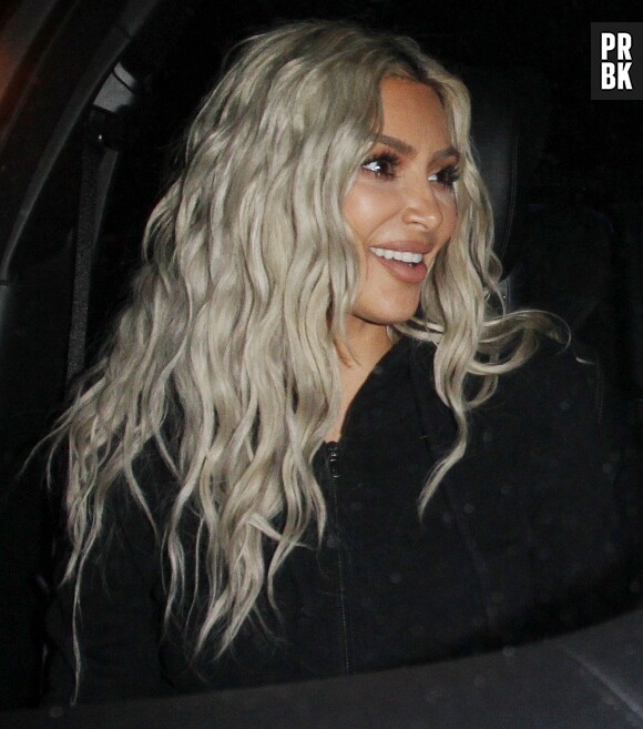 Kim Kardashian et sa couleur blonde