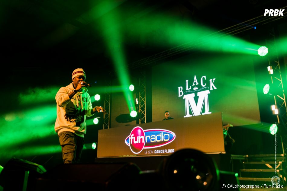 Black M sur la scène du Fun Radio Live au Scénith d'Albi