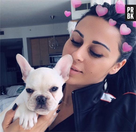 Shanna Kress (Les Anges 10) présente son nouveau chien adorable