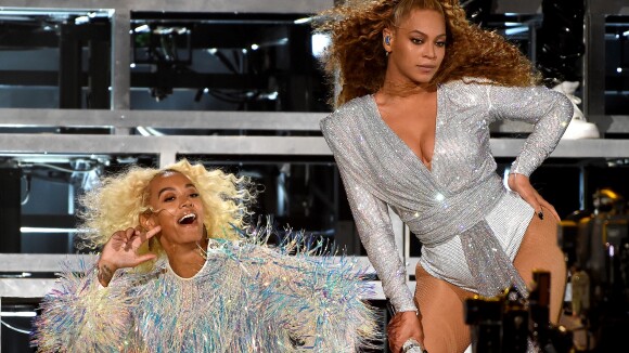 Beyoncé et Solange Knowles tombent ensemble à Coachella : la chute en vidéo 😂