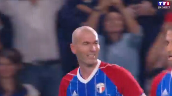 Zinédine Zidane régale les téléspectateurs et les internautes lors du match France 98 vs Fifa 98