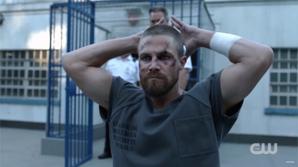 Arrow saison 7 : bagarres en prison et nouveau super-héros dans la bande-annonce