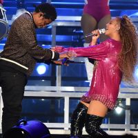 Beyoncé et Jay Z : un fan surgit sur scène en plein concert, panique générale 😱