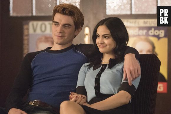 Riverdale : KJ Apa et Camila Mendes racontent leurs histoires les plus WTF avec des fans.
