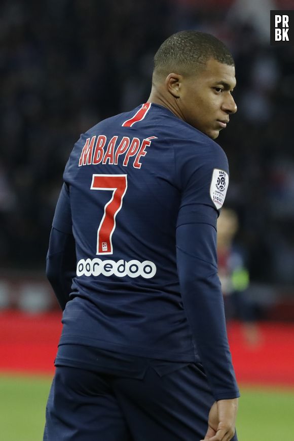 Kylian Mbappé débarque chez des fans pour jouer à FIFA