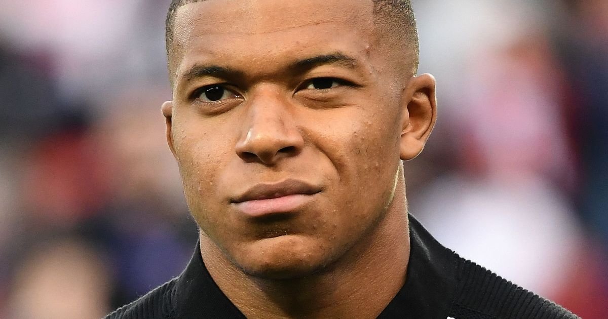 Kylian Mbappé débarque chez des fans pour jouer à FIFA ...