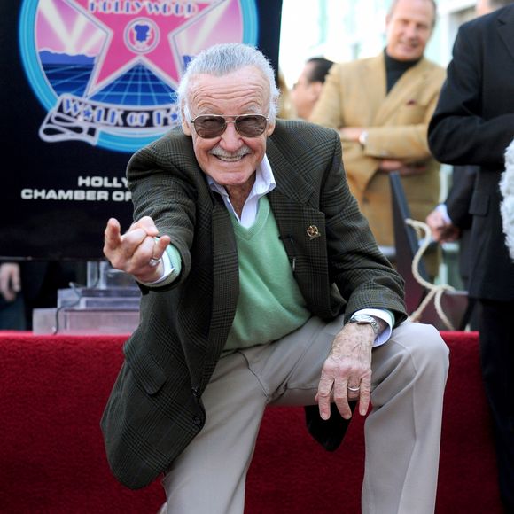 Mort de Stan Lee : les stars rendent hommage au créateur des super-héros Marvel.