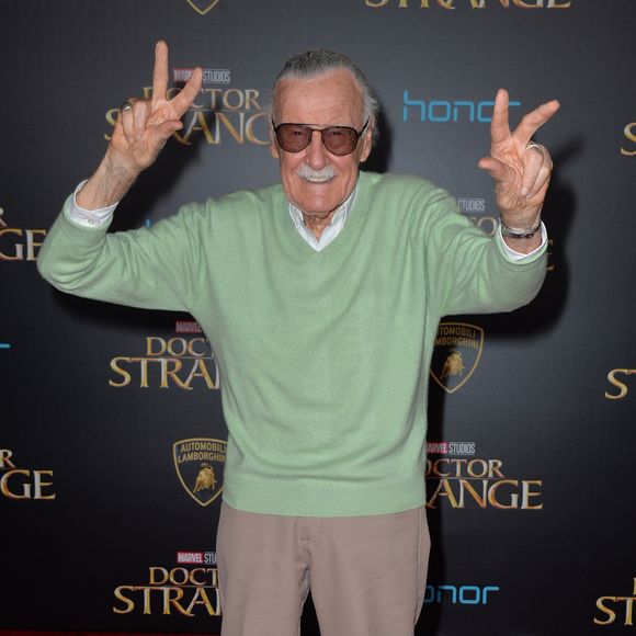 Mort de Stan Lee : les stars rendent hommage au créateur des super-héros Marvel.
