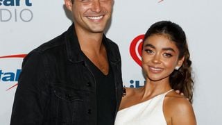 Sarah Hyland (Modern Family) : son fiancé Wells Adams réagit aux critiques sur leurs fiançailles