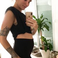Jesta enceinte de Benoît : l&#039;ex candidate de Koh Lanta dévoile enfin son baby bump