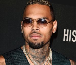 Chris Brown accusé de viol et placé en garde à vue à Paris ? Une enquête aurait été ouverte.