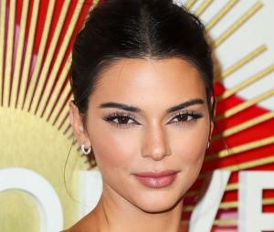 Kendall Jenner toujours critiquée pour son acné : "J'ai pleuré sans arrêt".