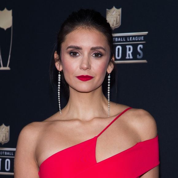 Nina Dobrev serait en couple avec Grant Mellon, un scénariste et réalisateur ultra BG.