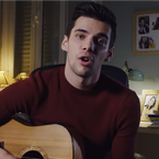 Elite saison 1 : Alvaro Rico (Polo) résume la série... en chanson !