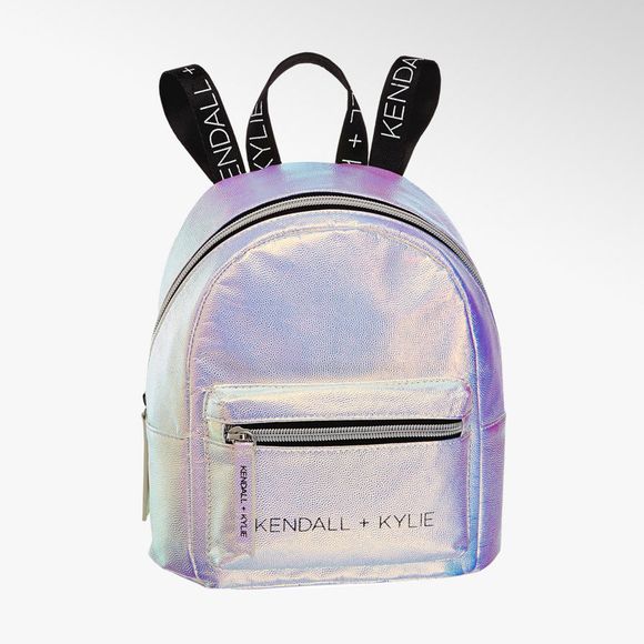 Kylie Jenner et Kendall Jenner pour Deichmann : le sac à dos Kendall + Kylie à 24,90€.