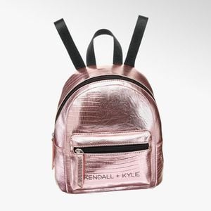 Kylie Jenner et Kendall Jenner pour Deichmann : le sac à dos Kendall + Kylie à 19,90€.