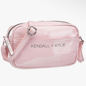 Kylie Jenner et Kendall Jenner pour Deichmann : la pochette Kendall + Kylie à 14,90€.