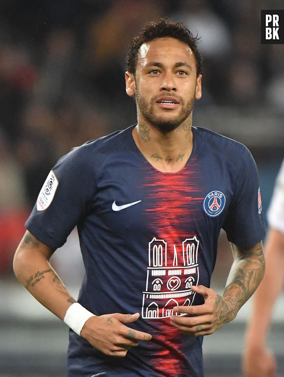 Les 1000 maillots du PSG en hommage à Notre-Dame de Paris vendus en moins de 30 min
