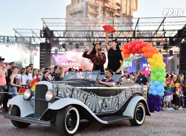 Magical Pride à Disneyland Paris : Rossy de Palma lors de la parade riche en couleurs