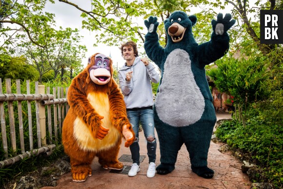 Antoine Griezmann célèbre le Festival du Roi Lion & de la jungle à Disneyland Paris