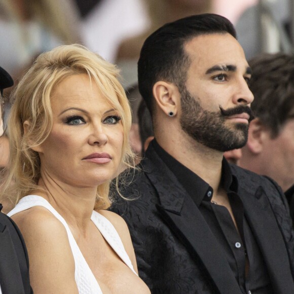 Adil Rami violent avec Pamela Anderson ? Les accusations continuent avec une vidéo