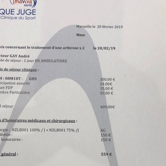 Pamela Anderson balance sa feuille de soins