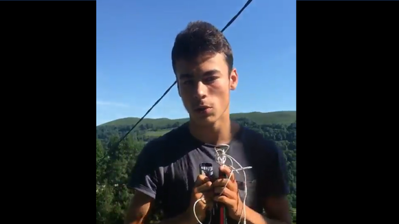 Adopté, cet adolescent de 17 ans retrouve sa petite soeur grâce aux réseaux sociaux