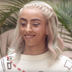 Bilal Hassani déclare son amour à sa maman dans le clip "Je Danse Encore"