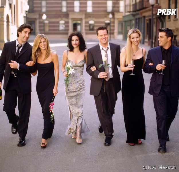 Friends : Jennifer Aniston, David Schwimmer, Courteney Cox, Matthew Perry, Lisa Kudrow et Matt LeBlanc bientôt réunis sur un projet ? L'ex de Brad Pitt fait des révélations