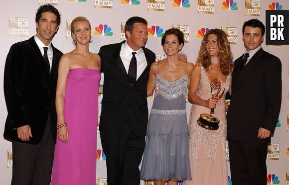 Friends : Jennifer Aniston, David Schwimmer, Courteney Cox, Matthew Perry, Lisa Kudrow et Matt LeBlanc bientôt réunis sur un projet ? L'ex de Brad Pitt fait des révélations