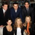 Friends : Jennifer Aniston, David Schwimmer, Courteney Cox, Matthew Perry, Lisa Kudrow et Matt LeBlanc bientôt réunis sur un projet ? L'ex de Brad Pitt fait des révélations
