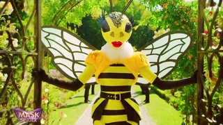 Mask Singer : quelle célébrité se cache derrière l'abeille ? Cauet pense le savoir