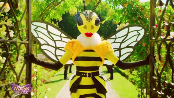 Mask Singer : quelle célébrité se cache derrière l'abeille ? Cauet pense le savoir