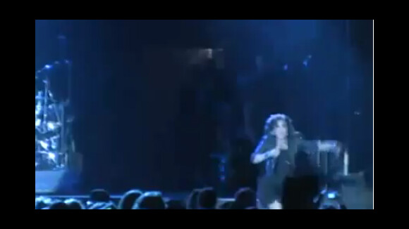 Demi Lovato ... elle tombe sur scène ... la vidéo buzz