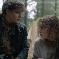 Outlander saison 5 : Jo et Kezzie sont-ils vraiment joués par des jumeaux ?