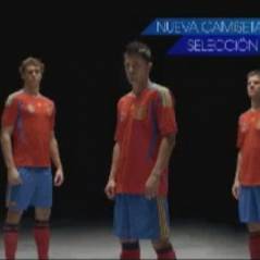 Le nouveau maillot de l'équipe d'Espagne de foot (la Roja) ... dévoilé dans un spot TV qui déchire