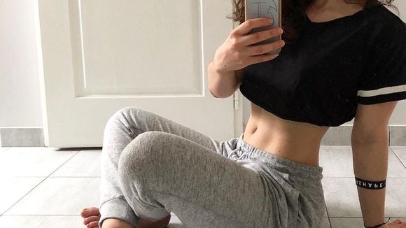 Juju FitCats dévoile sa cellulite et ses vergetures pour dénoncer les diktat du corps parfait