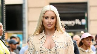 Iggy Azalea maman d'un petit garçon : elle explique pourquoi elle a caché sa grossesse